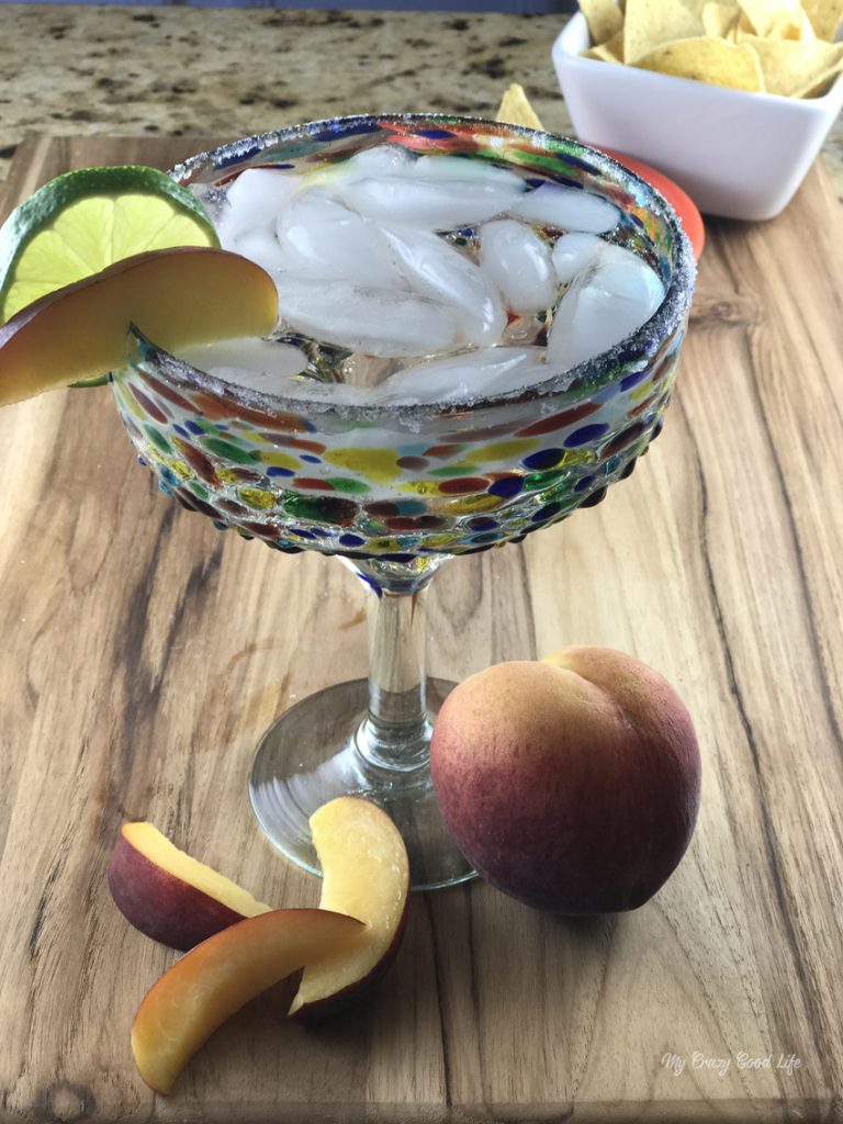 Making a delicious cocktail doesn't have to be hard work. Take this 100 calorie peach margarita for example, it's quick and easy to make! 