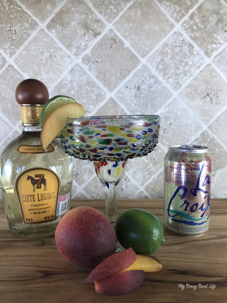 Making a delicious cocktail doesn't have to be hard work. Take this 100 calorie peach margarita for example, it's quick and easy to make! 