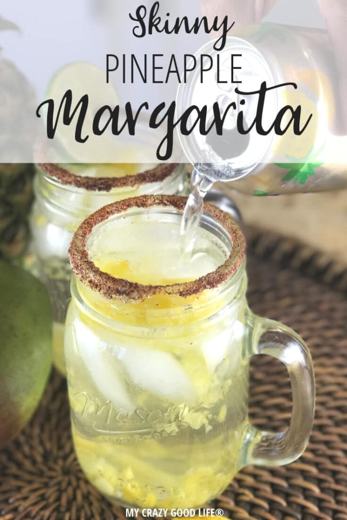 This 100 calorie pineapple margarita is the perfect summer cocktail. Low Calorie Margaritas are the perfect poolside drinksâ€“not too sweet but so refreshing! LaCroix Cocktails | Skinny Pineapple Margarita | LowCal Cocktails