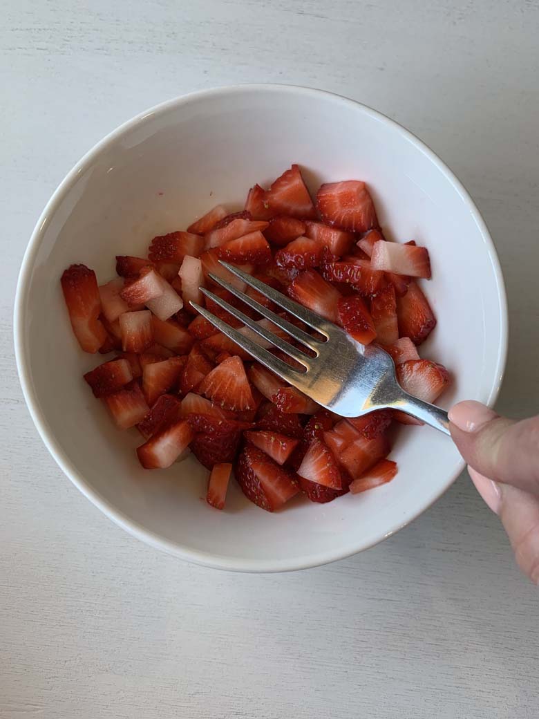 how to muddle fruit for cocktails