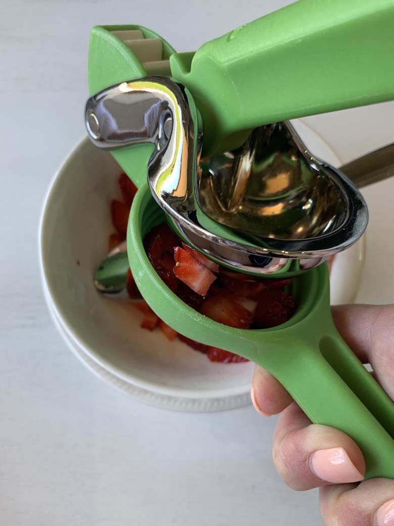 how to muddle fruit with a lime squeezer