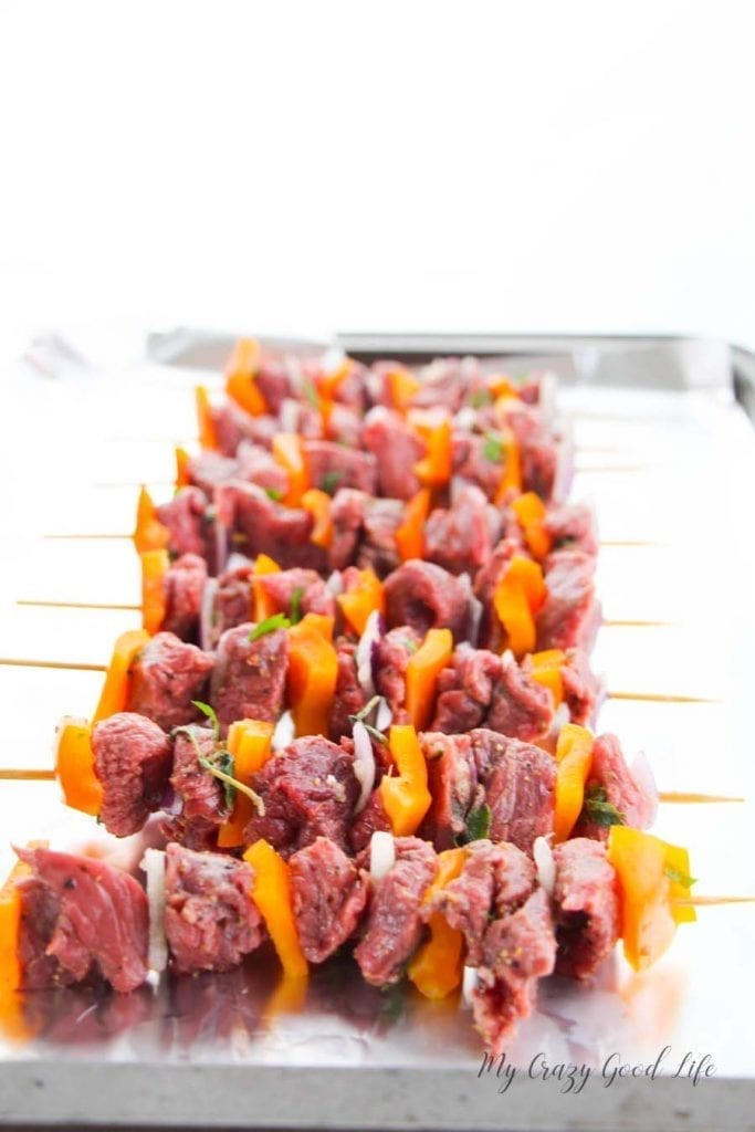 These greek kebabs are delicious, healthy, and family approved. We love this healthy beef kebab recipe year round. They're 21 Day Fix & 2B Mindset friendly! Greek Kebabs | Healthy Beef Kebab Recipe | Beef Kebab Grill Recipe | Grilled Kebabs #21DayFix #beachbody #2BMindset #healthyrecipes #21dfx #veggiesmost #beachbodyrecipes #healthydinners #recipes