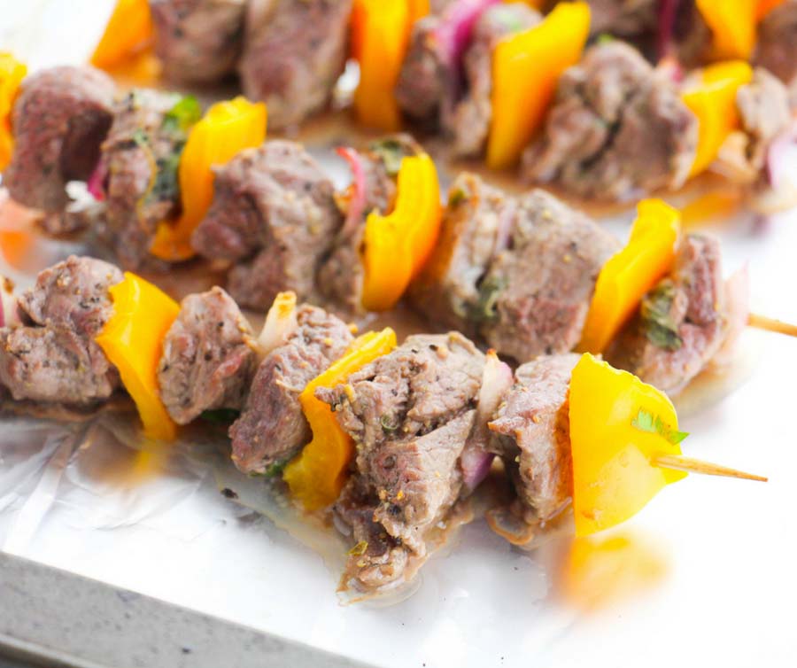 These greek kebabs are delicious, healthy, and family approved. We love this healthy beef kebab recipe year round. They're 21 Day Fix & 2B Mindset friendly! Greek Kebabs | Healthy Beef Kebab Recipe | Beef Kebab Grill Recipe | Grilled Kebabs #21DayFix #beachbody #2BMindset #healthyrecipes #21dfx #veggiesmost #beachbodyrecipes #healthydinners #recipes