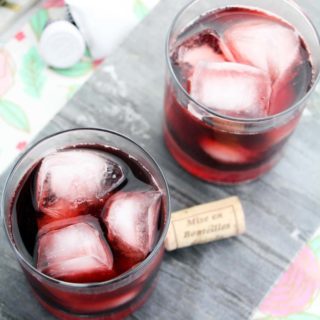 This Red Wine Margarita recipe is so easy! You'll impress your friends with this Sangria style cocktail. Tequila, red wine, and triple sec make up this happy hour cocktail. Margarita Recipe | Margarita Cocktail | Red Wine Cocktail | Red Wine Recipe #wine #margarita #cocktail